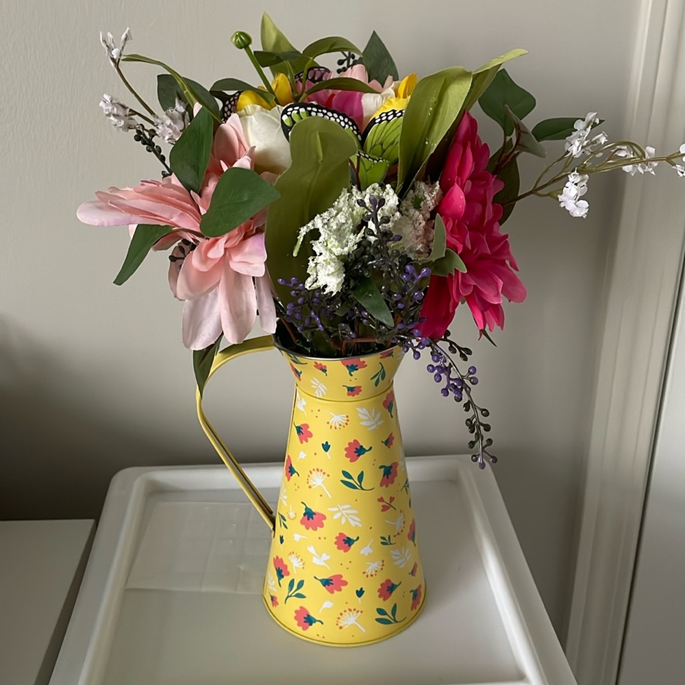 Artificial floral arrangements